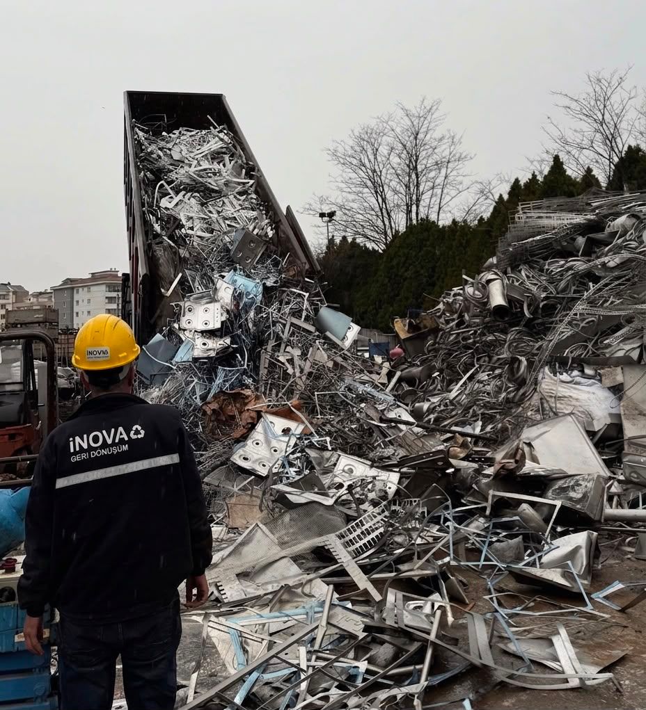 İnova Bursa sahasında hurda metal yükleme ve geri dönüşüm alanı